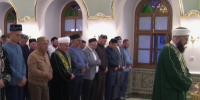 День траура и общей молитвы: в мечетях Татарстана совершили дуа по жертвам атаки в Нижнекамске - ГТРК Татарстан