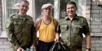 Сотрудники СК России оказали помощь местному жителю, пострадавшему в результате обстрела - Следственный комитет