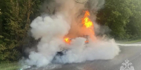 Два загоревшихся автомобиля ВАЗ и Ауди тушили спасатели в Липецкой области - Липецкая ГТРК