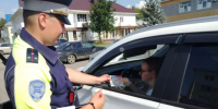 Сотрудники Госавтоинспекции в преддверии начала учебного года проводят профилактические мероприятия, напоминая водителям и пешеходам о ключевых правилах безопасности. - Администрация