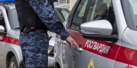 В Кировском районе росгвардейцы задержали правонарушителей, повредивших имущество ресторана и ограбивших работницу заведения - Росгвардия