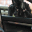 close-up-man-trying-break-into-car_1_1.jpg - GorodnaBire.Ru