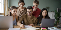 colleagues-using-laptops-notebooks-learning-study-session_1.jpg - GorodnaBire.Ru
