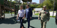 Виталий Дроздов и Дмитрий Работников проверили новый сквер в Железнодорожном районе Красноярске перед открытием - Единая Россия