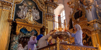В Смоленске прошли Одигитриевские торжества: литургия и крестный ход объединили верующих из России и Беларуси - Комсомольская Правда