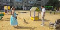 В Йошкар-Оле на улице Петрова устанавливают детскую площадку - Газета Йошкар-Ола