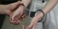 В Кузбассе поймали девушку за рекламу запрещенных маркетов - Газета Комсомольская правда