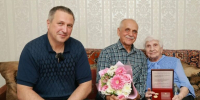 Иван Носков вручил памятный нагрудный знак участнику ВОВ - SamaraGIS.Ru