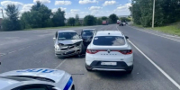 Молодой водитель столкнулся с двумя машинами в Воронеже: есть пострадавшие - МОЁ! Online
