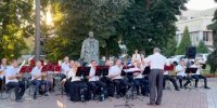 Благотворительный концерт духового оркестра Валерия Шамина прошёл у знакового памятника в центре Курска - УФСИН