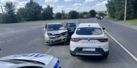 В Воронеже в столкновении трех машин пострадали два человека - Комсомольская Правда