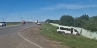 В Татарстане маршрутка после ДТП вылетела с дороги, пострадали людивидео - Комсомольская правда Казань