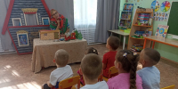 Бабушка Лена показала сказку «Волк и семеро козлят» в детском саду станции Карамыш. - Красноармейский район
