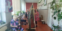 В поселке Сазоново активисты "Женского движения" ежедневно плетут маскировочные сети для участников СВО - Комсомольская правда