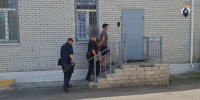 Появилось видео задержания подозреваемого в убийстве мужчины в Никольском - 47Channel.Ru