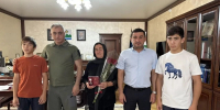 Эльман Аллахвердиев вручил ордена Мужества семьям погибших участников СВО - Дербентский район