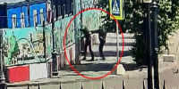 Житель Кузбасса избил знакомого и отобрал у него телефон у вокзала в Красноярскевидео - Комсомольская Правда