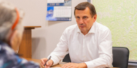 Глава Кольского округа Александр Лихолат провёл личный прием граждан - Кольский район