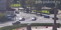 Lada и Opel столкнулись на площади Победы в Пскове - Pln-Pskov.Ru
