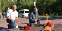 Рустам Минниханов возложил цветы к мемориалу героям в Заинске - Новости Заинска