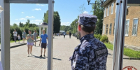 В Вельске сотрудники Росгвардии приняли участие в обеспечении безопасности фестиваля «Дорога на Русский Север» - Росгвардия