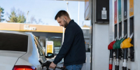 Фото: KONKURENT |  Власти заливают АЗС новым бензином. Чего опасаться автовладельцам? - Деловой еженедельник Конкурент