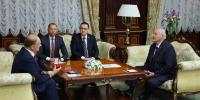 Геннадий Зюганов вручил Ленинскую премию ЦК КПРФ Александру Лукашенко - КПРФ