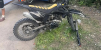 В Омске 15-летний мотоциклист врезался в стоявший автомобиль и попал в больницу - Комсомольская Правда