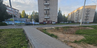 В Радужном разрушается новая пешеходная дорожка - Справедливая Россия