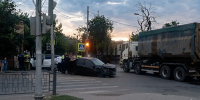 В Астрахани тройное ДТП с выбросом «Лады» под большегруз привело к госпитализации двоих детей - Punkt-a.info