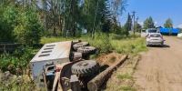 В Богучанском МО бесправник опрокинул в кювет "Урал" с 9 пассажирами в салоне - ИА Запад24