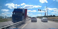 В Курской области на видео попало чудесное спасение семьи и женщины от летящей на них фуры - Друг для Друга