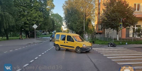 В Калининграде на Судостроительной Renault при повороте врезался в мотоцикл - Kgzt.Ru