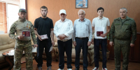 В Казбековском районе вручили государственные награды героям СВО - Казбековский район