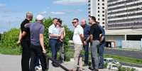 Олег Денисов держит на контроле ремонт лестницы на улице 8 Марта - Комсомольская правда