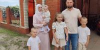 Олег Мельниченко встретился с многодетной семьей и обсудил меры поддержки - Пензенская Правда
