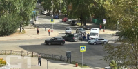 В Сыктывкаре на нерегулируемом перекрестке столкнулись Lada Largus и Geely: водитель отечественной машины госпитализирован - ИА Комиинформ