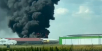 Мощно полыхает склад - 24Krasnodar.Ru