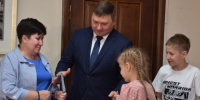 В Иванове школьникам вручили канцелярские наборы. - Городской округ Иваново