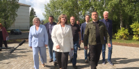 Михаил Ведерников оценил модельную библиотеку, школу и женскую консультацию в Плюссе и Стругах Красных - ГТРК Псков