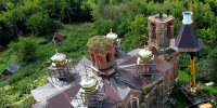Крест с куполом освящены и установлены на колокольню руинированного храма в селе Нершево - Выксунская епархия