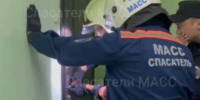 В Новосибирске мужчина избил сожительницу и заперся с ней в квартире - Gorsite.Ru