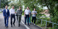 Сенатор Перминов и депутаты Горсовета оценили благоустройство дворов на Степной и Маяковского - Вечерний Омск