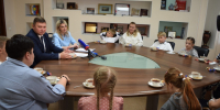 В Иванове стартовала акция «Дар»: многодетным семьям вручили школьные наборы с шоперами (ФОТО) - Ivanovocat.Ru
