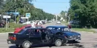 Два резвых автомобиля ВАЗ не смогли поделить перекресток в Черногорске - Газета Хакасия