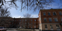 Белгородцы из аварийного общежития начали получать ключи от новых квартир - Fonar.Tv