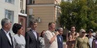 Больницам и поликлиникам Бурятии торжественно вручили ключи от новых машин - Народный Хурал