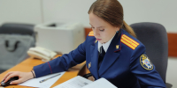 В городе Новоалтайске местная жительница предстанет перед судом по обвинению в истязании несовершеннолетней дочери - Следственный комитет