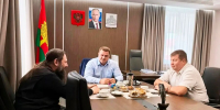 Отец Гавриил вновь приехал в Задонск и передал музею старинную земскую марку - Газета Задонская правда