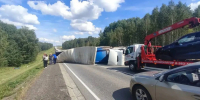 На трассе Красноярского края опрокинулся грузовик - Комсомольская Правда